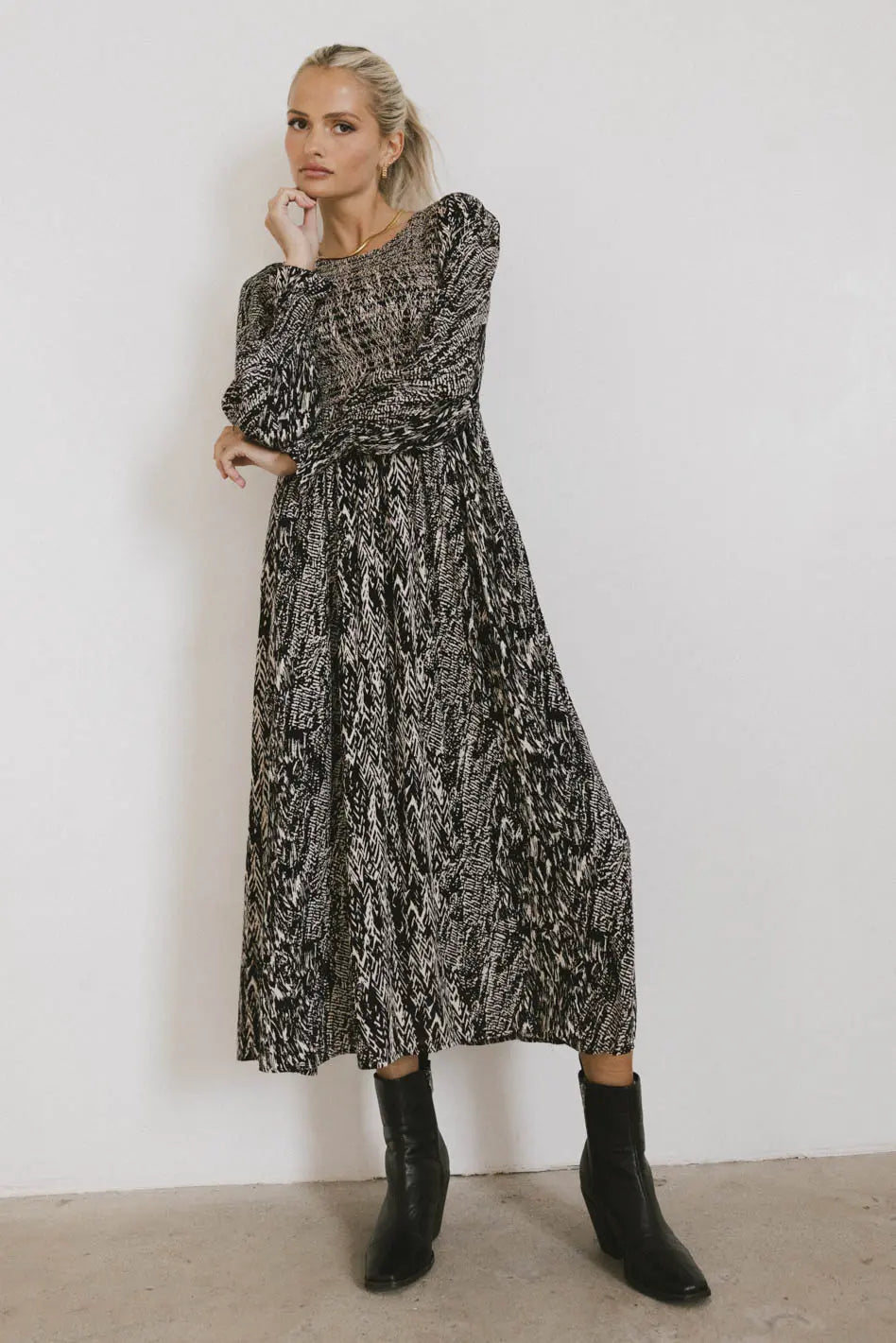 Artisan Forest Midi Dresses -Artisan Forest Midi Dresses -Justice Abstract Midi Dress in Black